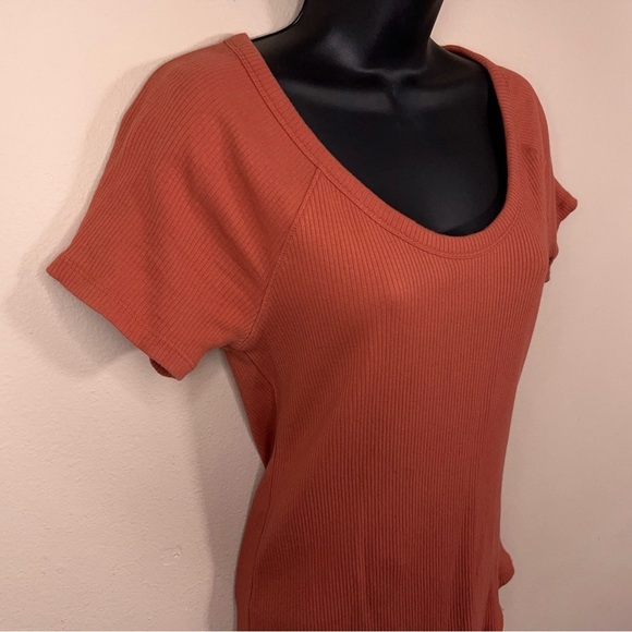 Large FittedMaurices Brick Orange Reddish Tee Short Sleeve Stretch Ribbed Casual - Picture 3 of 12